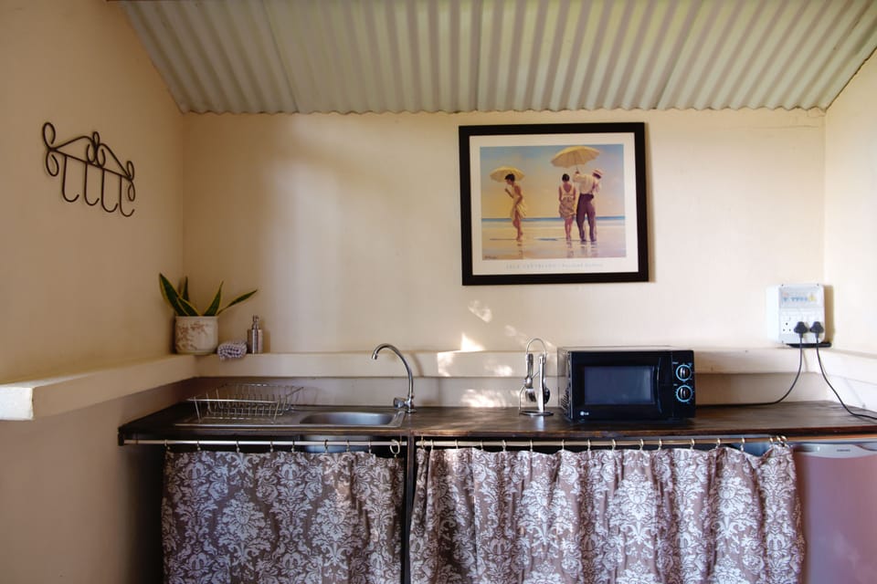 Luxury Double or Twin Room, 1 Bedroom, Garden View | Private kitchenette | Coffee/tea maker, mini-fridge, microwave, electric kettle