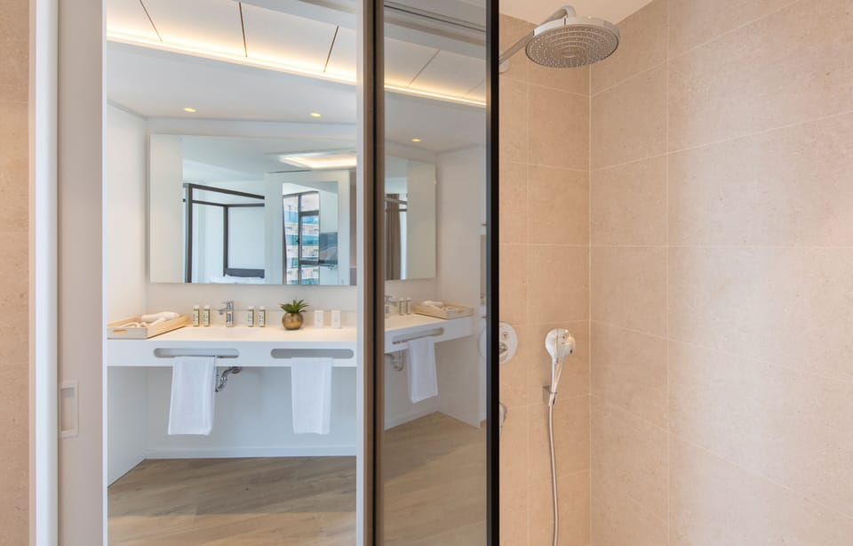 Premium Room | Bathroom | Deep soaking tub, free toiletries, hair dryer, towels