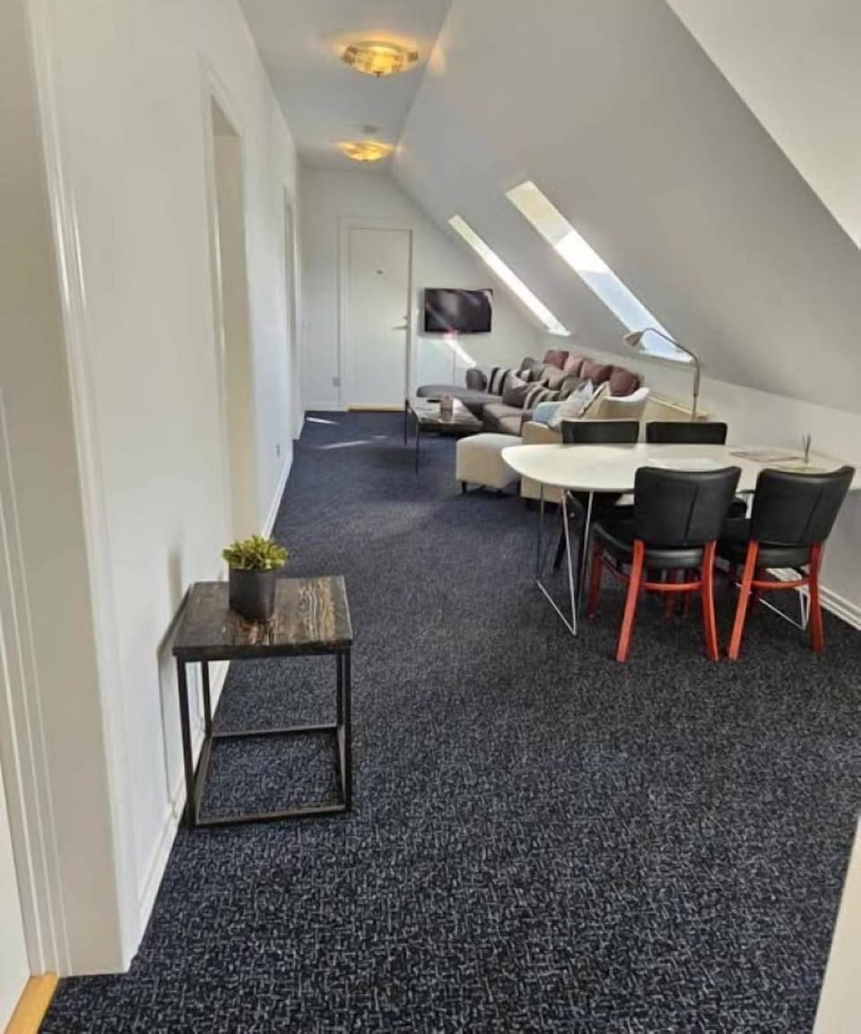 Double or Twin Room, Shared Bathroom | Living area