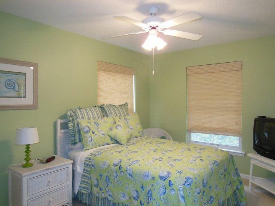 Guest bedroom