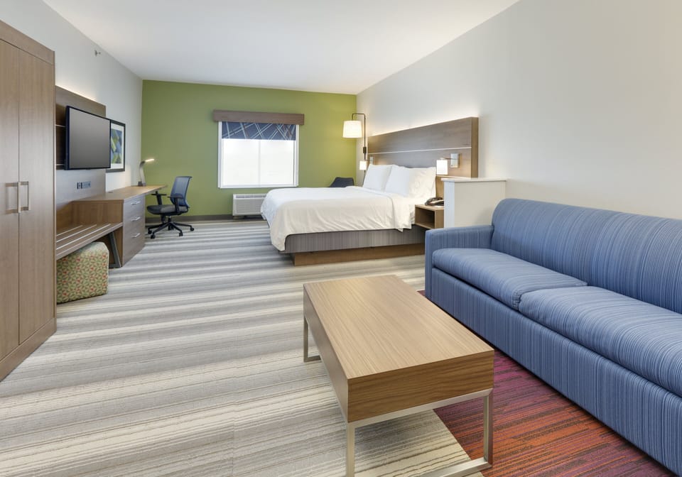 In-room safe, desk, iron/ironing board, WiFi (free)