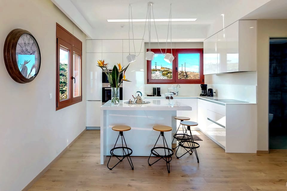 Luxury Duplex | Private kitchen | Fridge, stovetop, coffee/tea maker, electric kettle