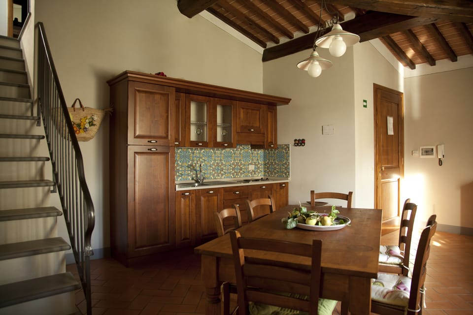 Standard Apartment, 2 Bedrooms, Garden View | In-room dining