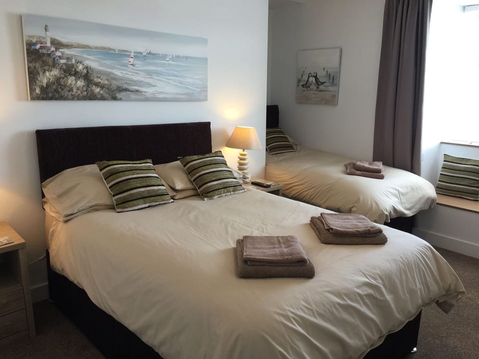 Triple Room, Sea View (Room 4) | Free WiFi, bed sheets