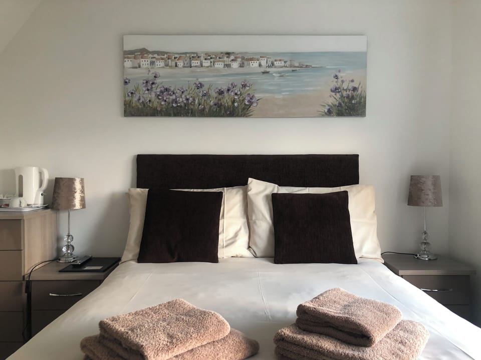 Basic Double Room | Free WiFi, bed sheets