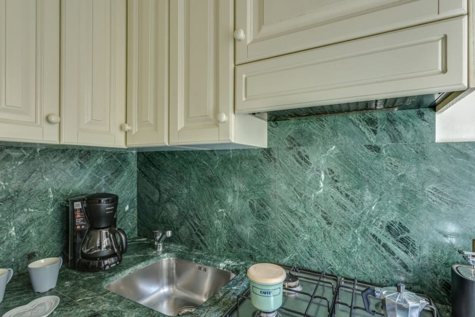 Apartment, 1 Bedroom | Private kitchen | Full-size fridge, microwave, oven, stovetop