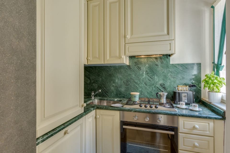 Apartment, 1 Bedroom | Private kitchen | Full-size fridge, microwave, oven, stovetop