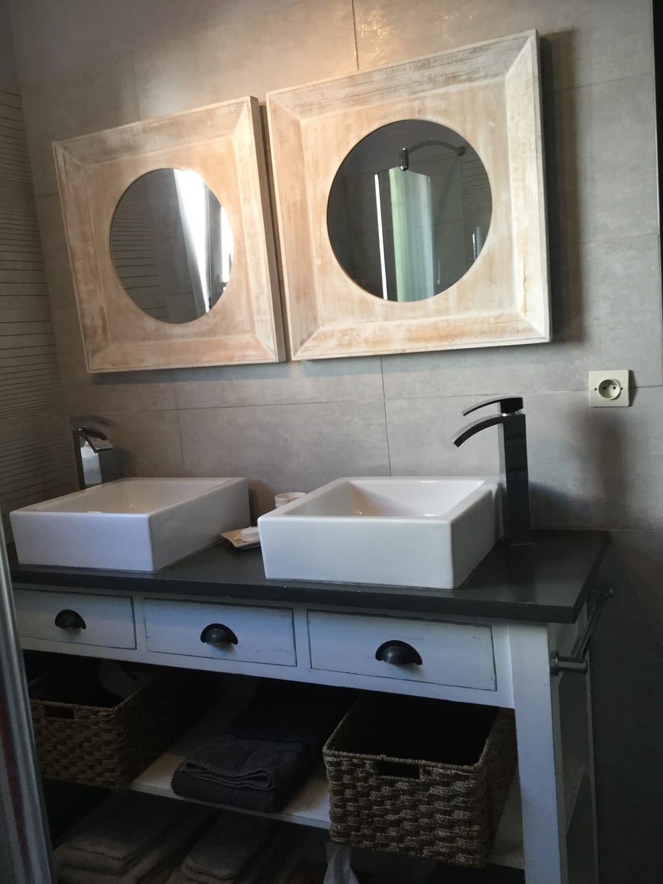 Double Room (1) | Bathroom sink