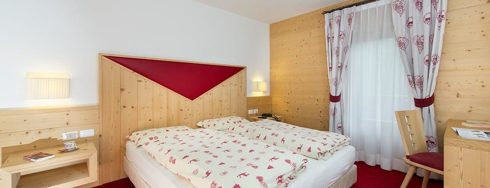 Junior Suite, Mountain View | In-room safe, desk, free cribs/infant beds, free WiFi