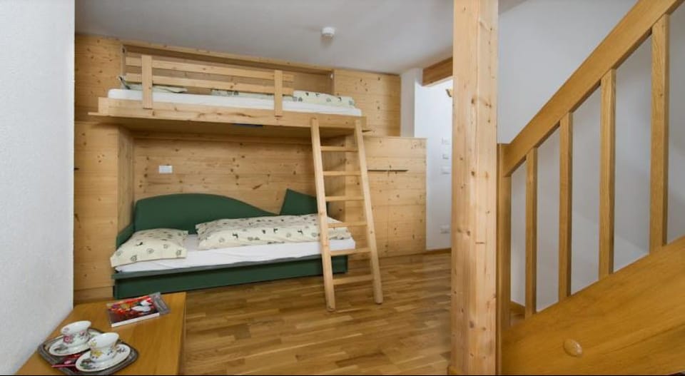 Suite, Mountain View | In-room safe, desk, free cribs/infant beds, free WiFi