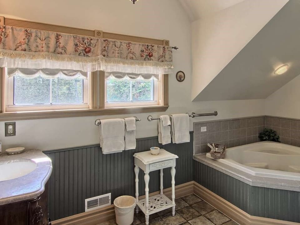 Standard Double Room, Ensuite (Carriage Room) | Bathroom