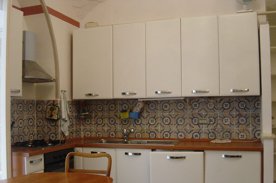 Complete kitchenette with washing machine