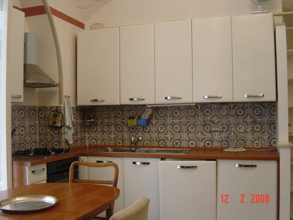 Complete kitchenette with washing machine