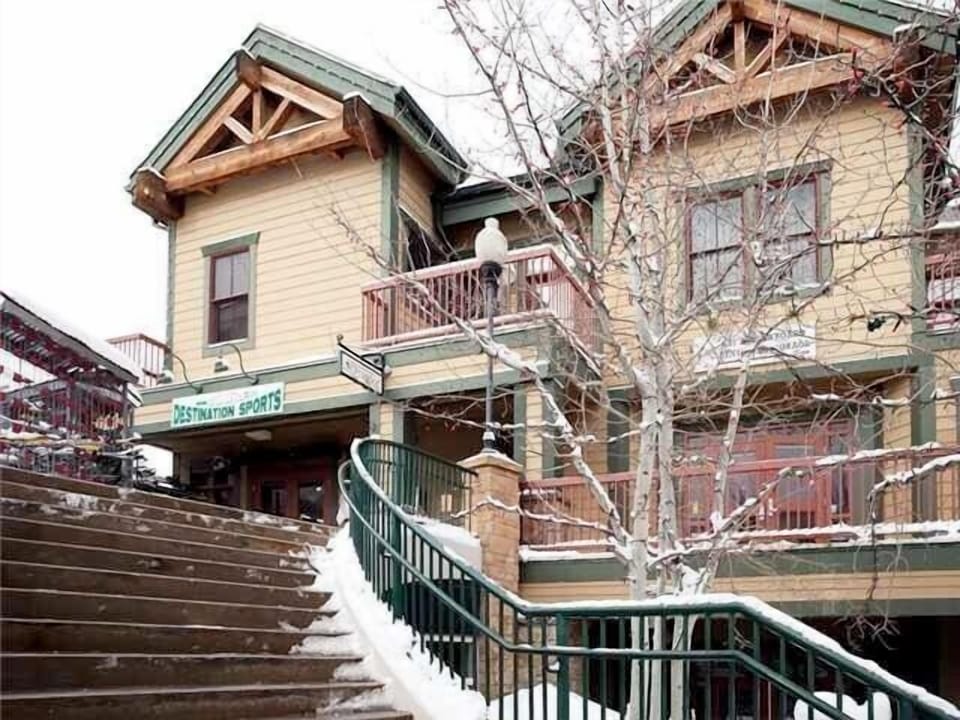 Ski rental onsite