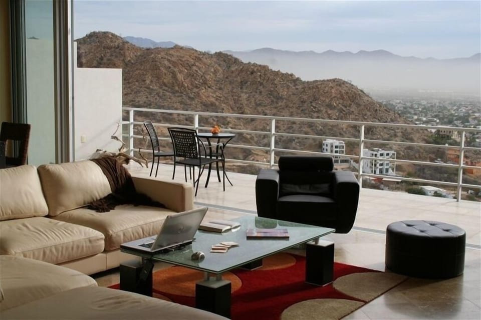 Living & Dining become extension of terrace for panoramic view of CSL & Sea.