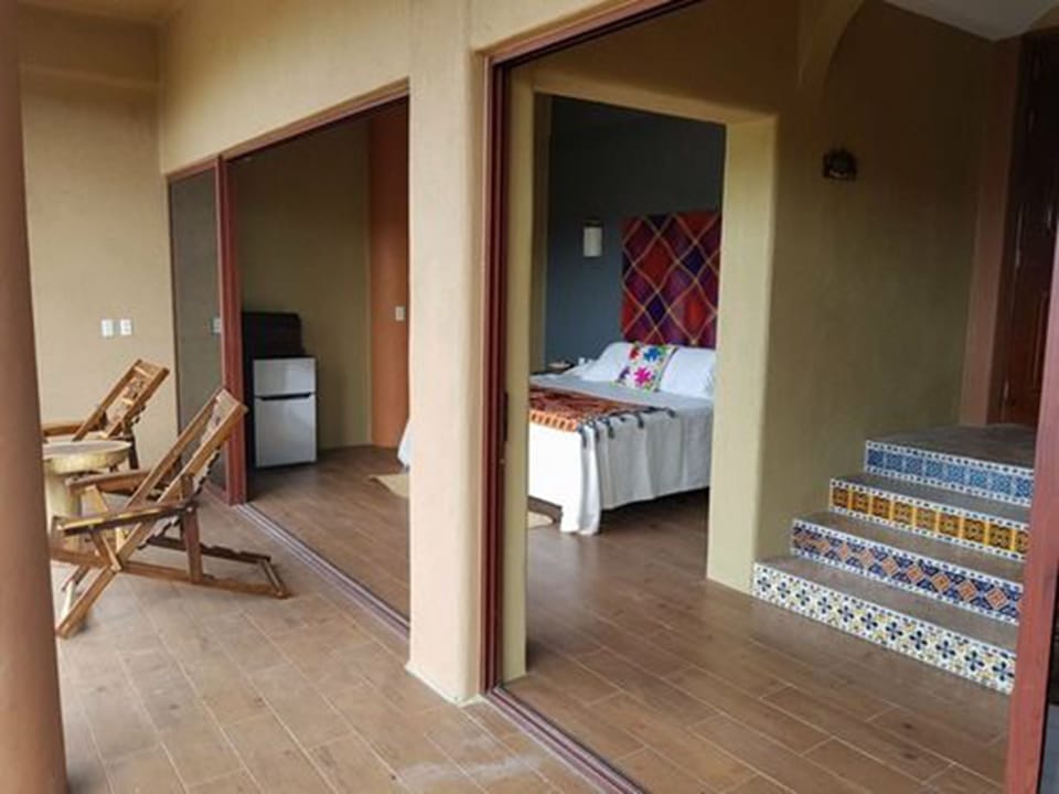Comfort Room, 1 King Bed, Non Smoking | Premium bedding, pillowtop beds, minibar, in-room safe