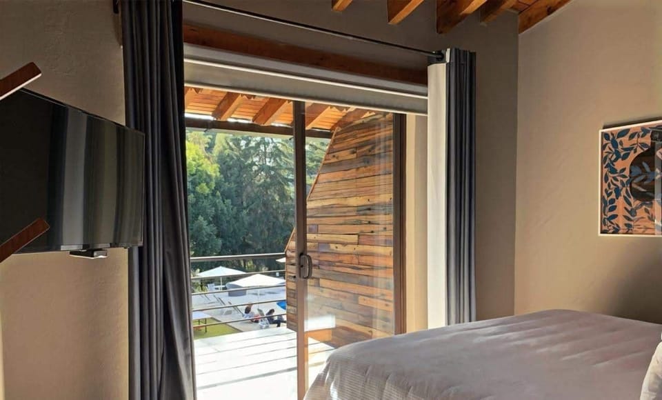 Minibar, in-room safe, iron/ironing board, free WiFi