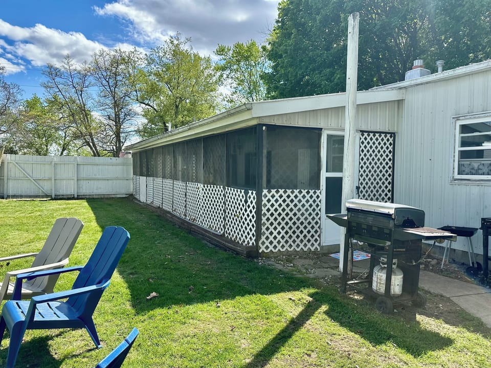 Screened-In Porch