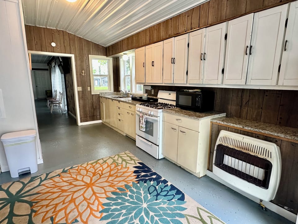 Summer Kitchen
Entertainment Bldg