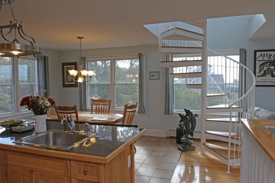 Large open-floorplan 2nd floor living area with eat-in kitchen and dining table