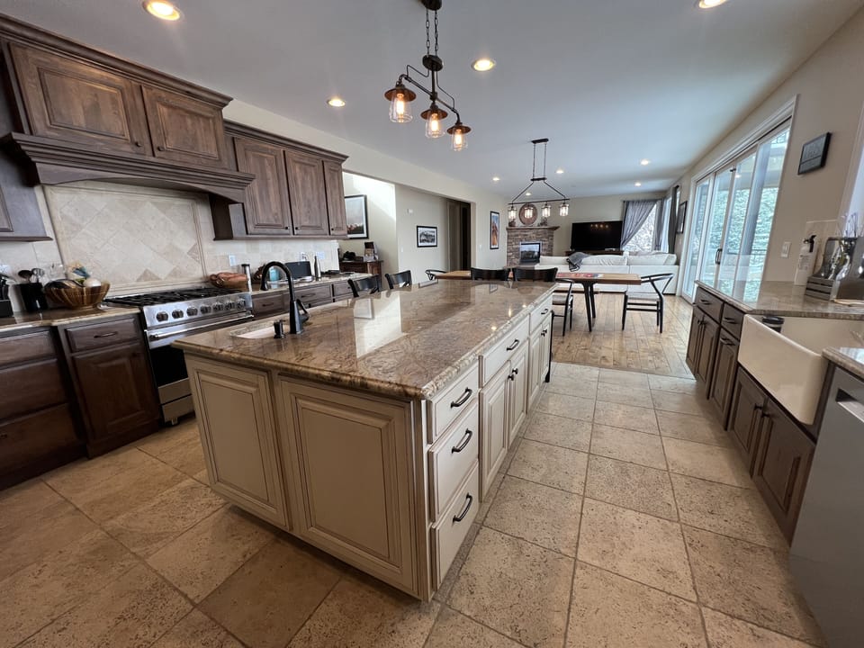 Kitchen with two sinks, refrigerator with water dispenser and ice maker