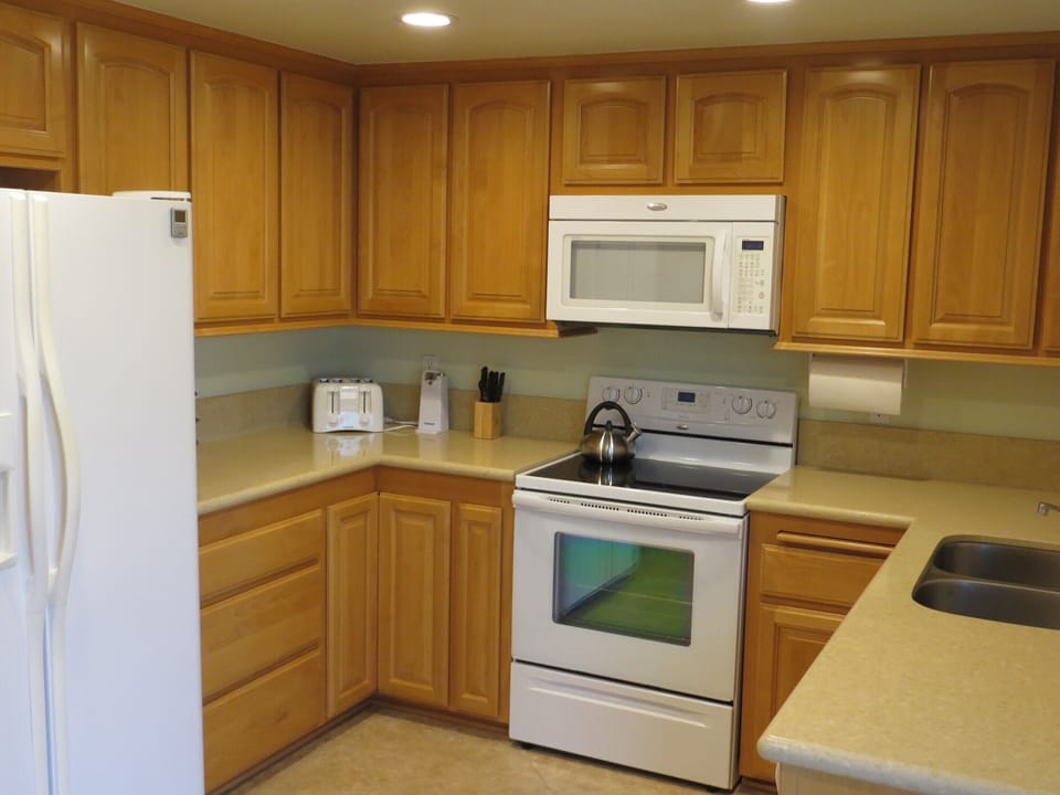 Kitchen with Reverse Osmosis Drinking Water