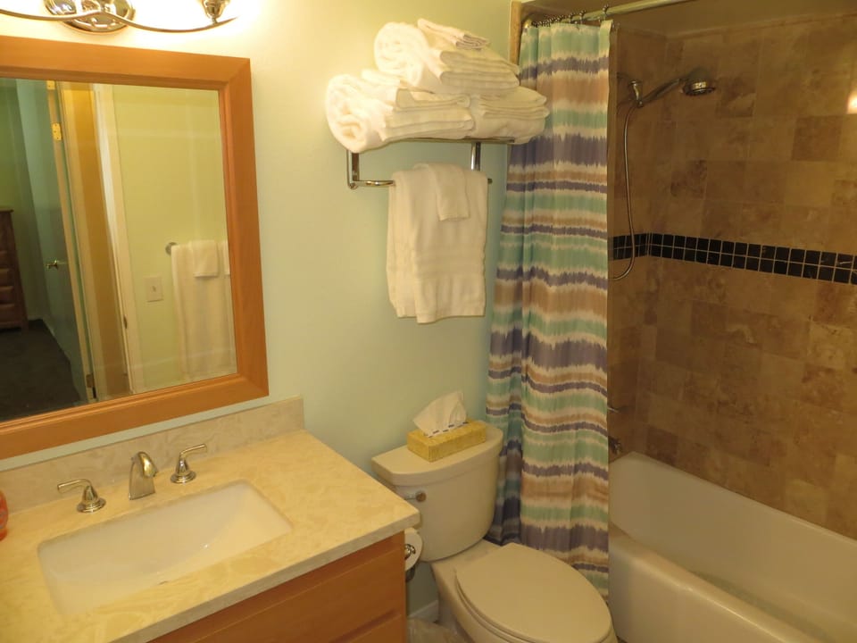 Upstairs Hall Bathroom 