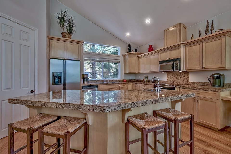 Open Kitchen - Granite counters, breakfast bar seats 4.
