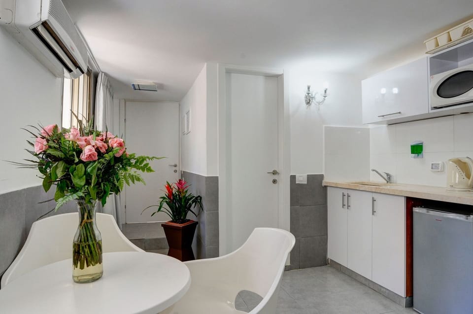 Suite | In-room safe, desk, laptop workspace, soundproofing