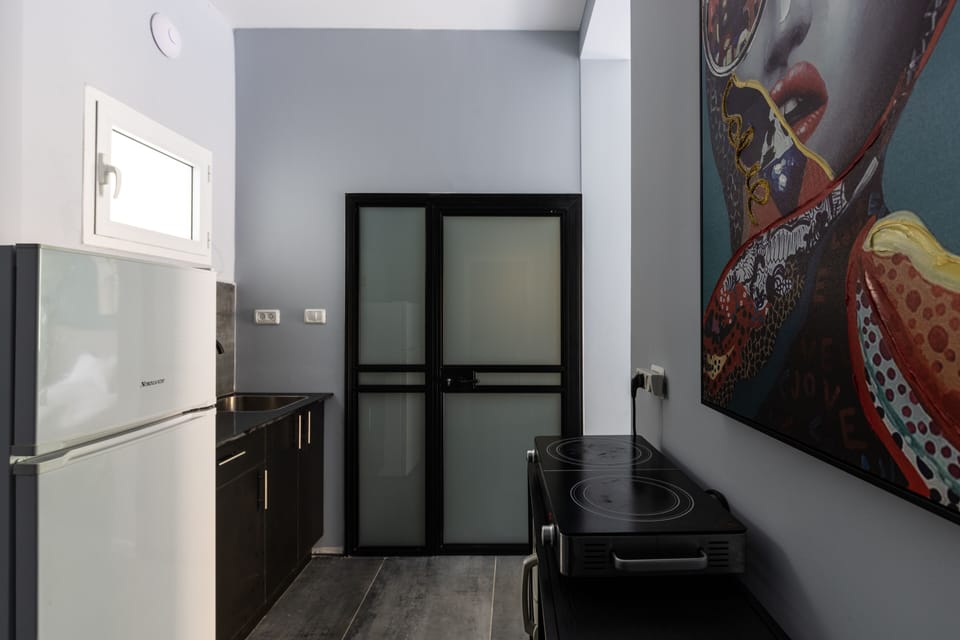 Apartment, 1 Bedroom, Beachside | In-room safe, desk, laptop workspace, soundproofing