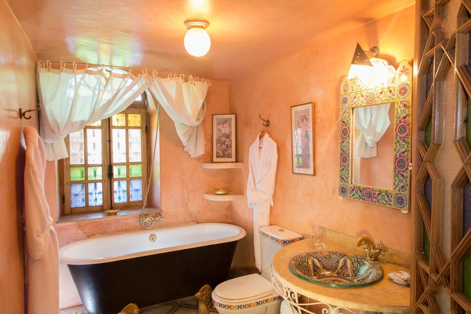 Deep soaking tub, free toiletries, hair dryer, bathrobes