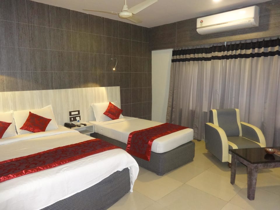 Classic Room, 1 Bedroom | In-room safe, desk, free WiFi