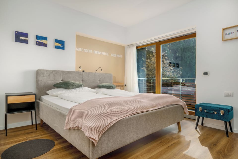Double Room | Blackout drapes, free cribs/infant beds, free WiFi, bed sheets