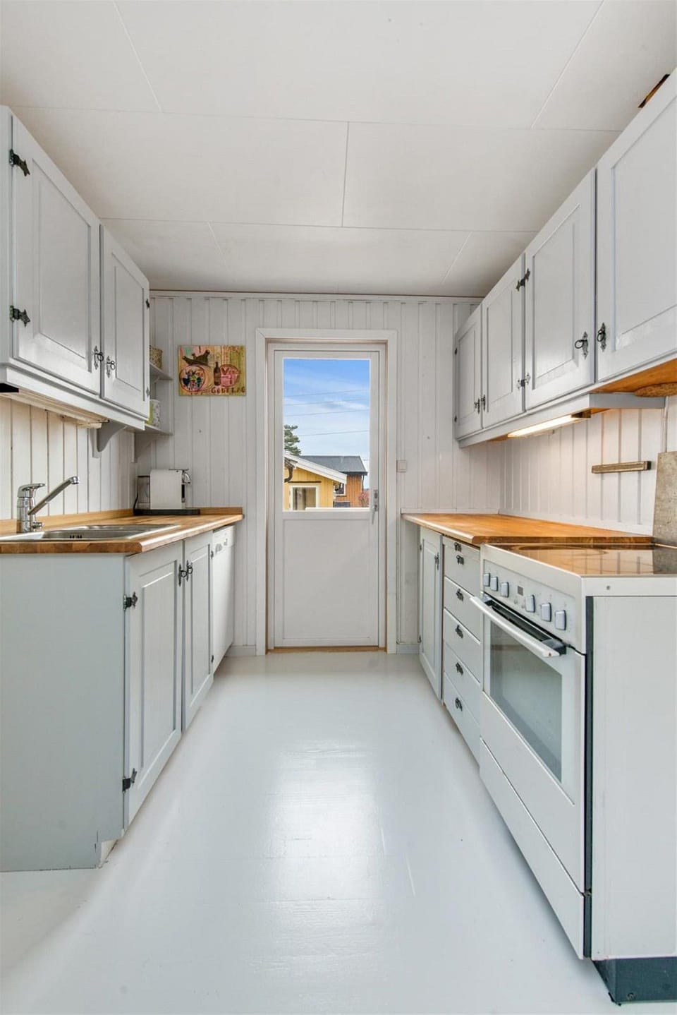 Standard House, Multiple Beds, Non Smoking | Private kitchen | Full-size fridge, microwave, oven, stovetop