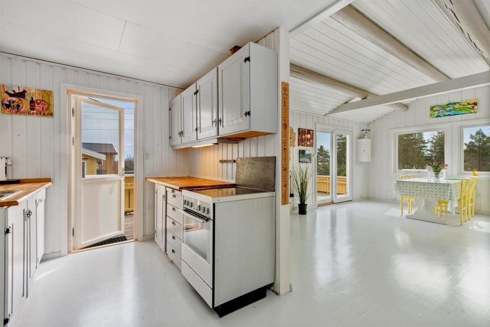Standard House, Multiple Beds, Non Smoking | Private kitchen | Full-size fridge, microwave, oven, stovetop