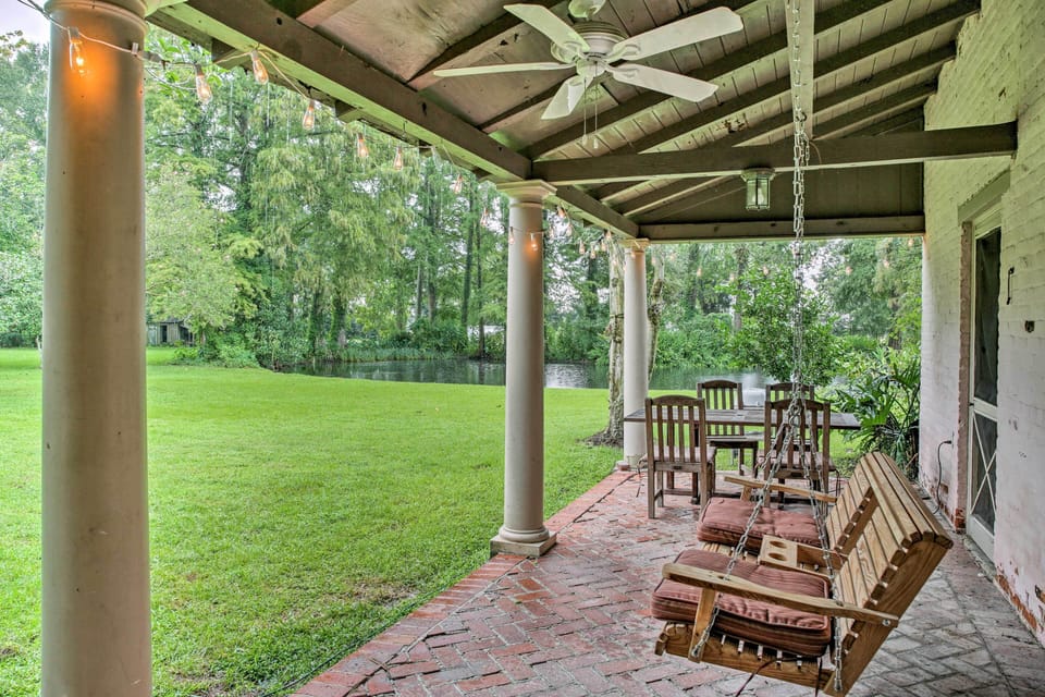 Outdoor Space | Garden | Free WiFi | Steps to Mississippi River