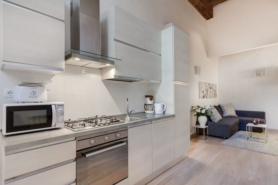 the full equipped kitchen