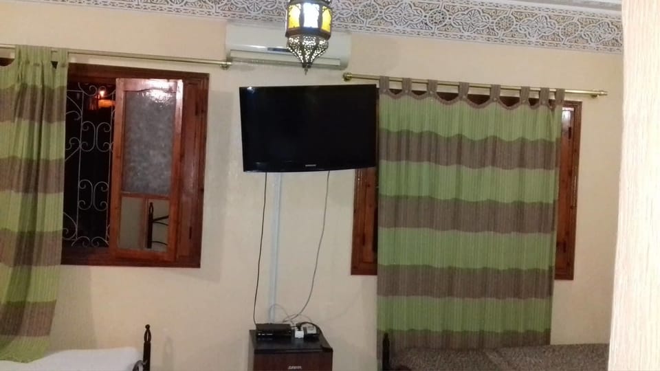 Quadruple Room, Non Smoking | Minibar, soundproofing, WiFi (free), bed sheets