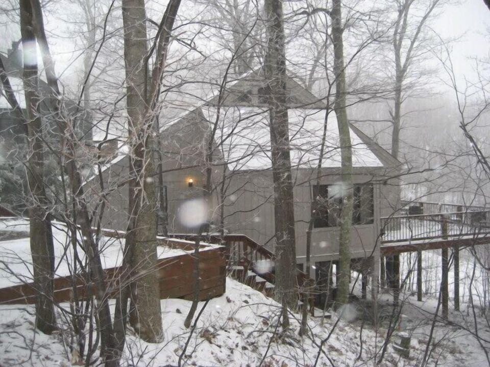 wintergreen cottage...ski slope is to the lower right of photo