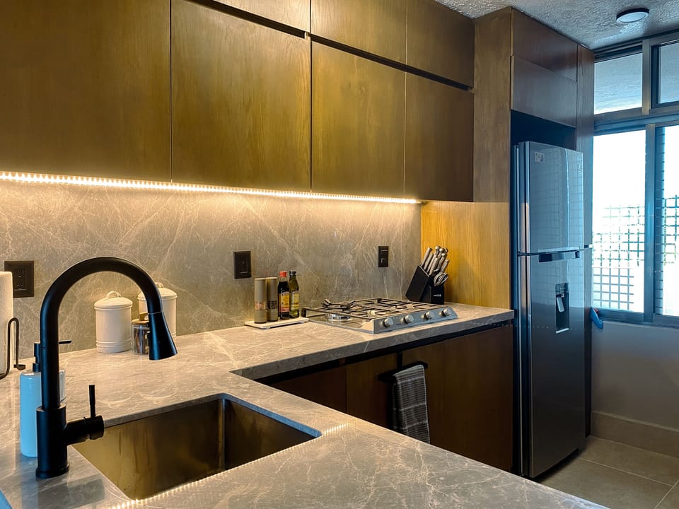 Fully equipped and updated kitchen 