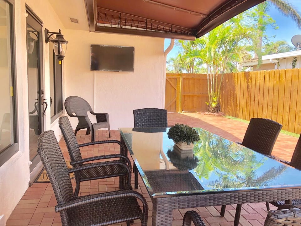 Outdoor dining