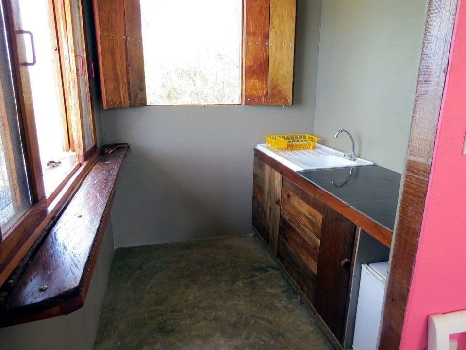 Bungalow, 1 Queen Bed, Ocean View | Private kitchenette