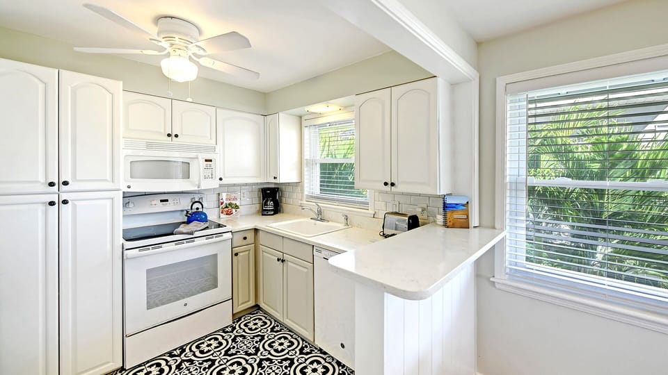 Full-size kitchen with dishwasher, fully equipped for cooking and entertaining.
