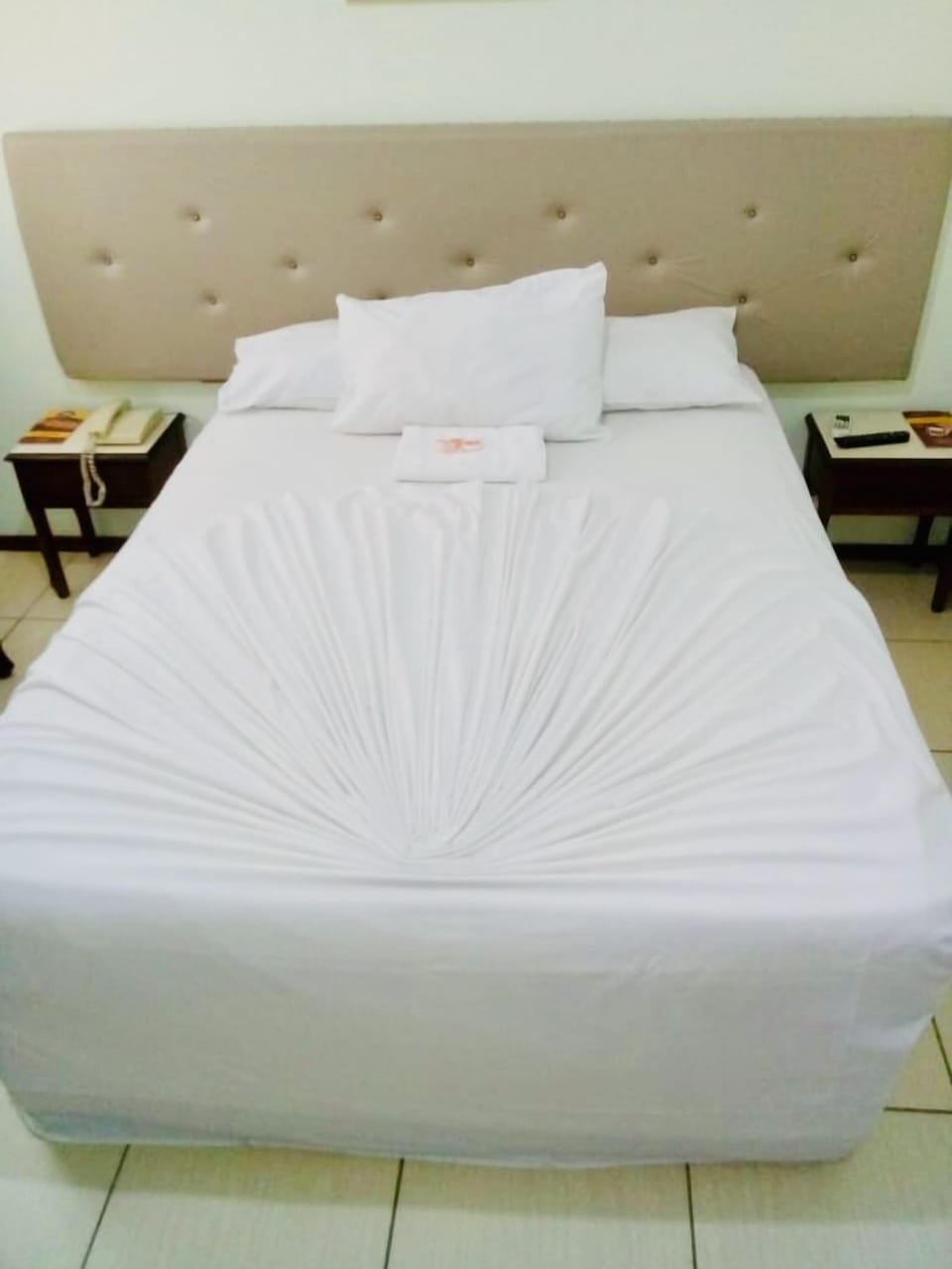 Double Room | Desk, WiFi (free), bed sheets
