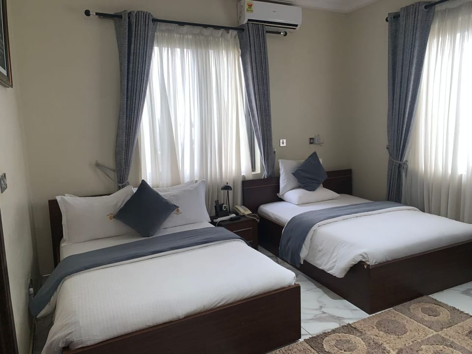 Twin Room | WiFi (free), bed sheets