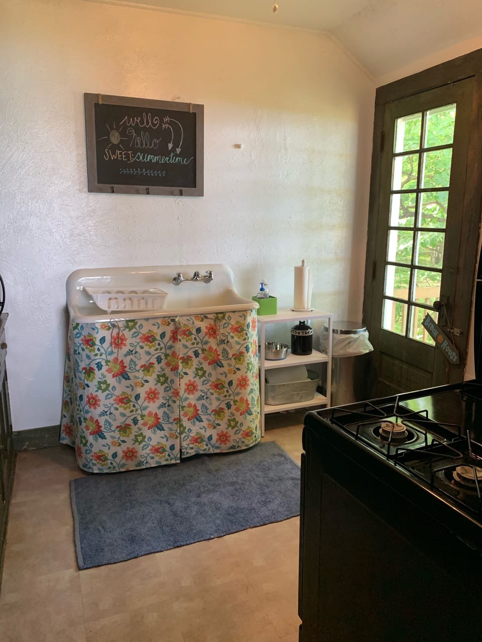 Fully functioning farmhouse style kitchen 