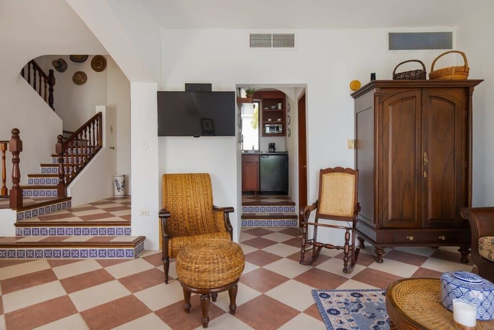 Spacious living room 