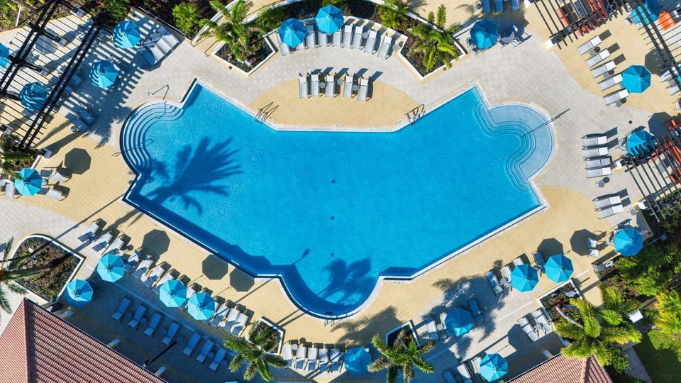 clubhouse-pool