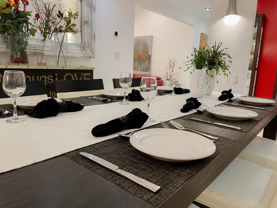 Daning Table.