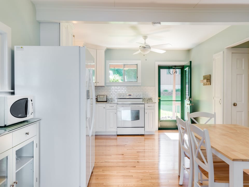 The brand new high-end kitchen is bright and spacious.